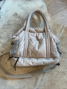 Street Level Travel Tote